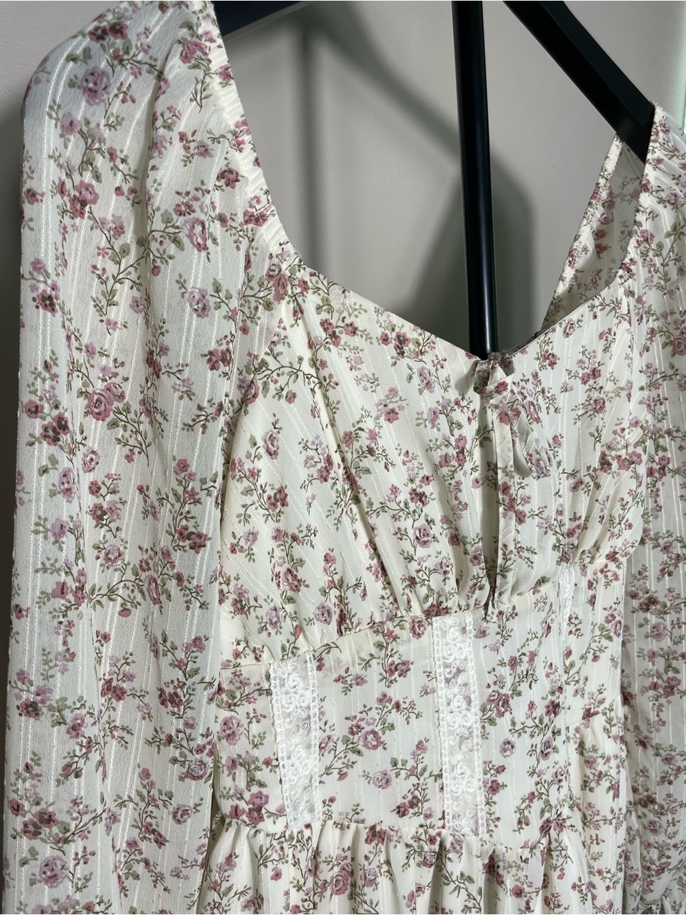Celebrity Pink Floral Smocked Midi Dress Women’s Medium Cottagecore Puff Sleeve